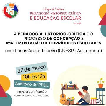 Card branco com logo dos 45 anos do PPGE e informações sobre o evento. Há no lado direito na parte de baixo o desenho de uma criança sentada lendo um livro, ao lado dela há um banquinho, uma bola de futebol, uma mesinha com um jarro e uma planta, uma prateleira de livros, um violão ao chão e uma caixa no chão com brinquedos.