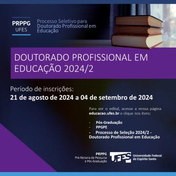 Folder preto e roxo com logotipos da PRPPG e da Ufes com imagem de três livros sobrepostos em uma mesa diante de uma janela. Informações sobre a abertura e inscrições para o Doutorado Profissional em Educação 2024/2.